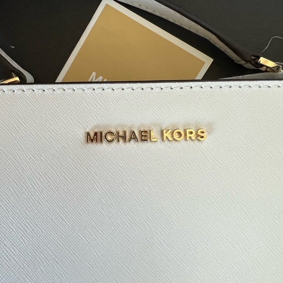 NWT MICHAEL KORS LARGE CROSSBODY CLUTCH LEATHER - Picture 2 of 7